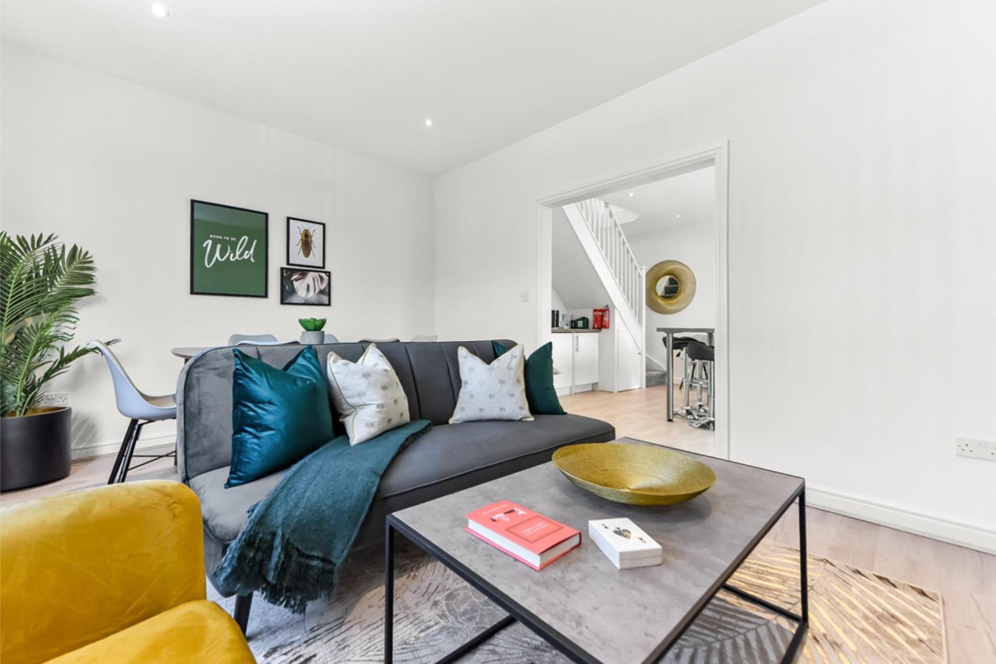 Modern And Hearty House Apartment Enfield Exterior photo